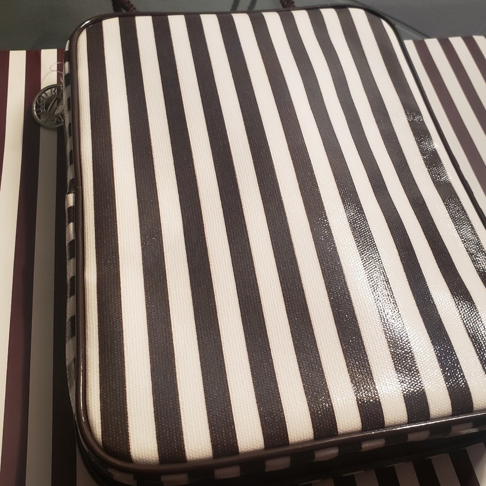 Cosmetic Zip and Brush Holder